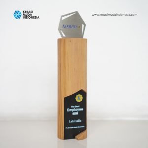 Plakat Kayu Best Employee Kompas KMI Plakat Kayu Best Employee Kompas