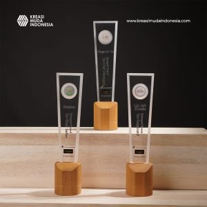 Plakat Penghargaan Akrilik School Of Universe KMI Plakat Penghargaan Akrilik School Of Universe